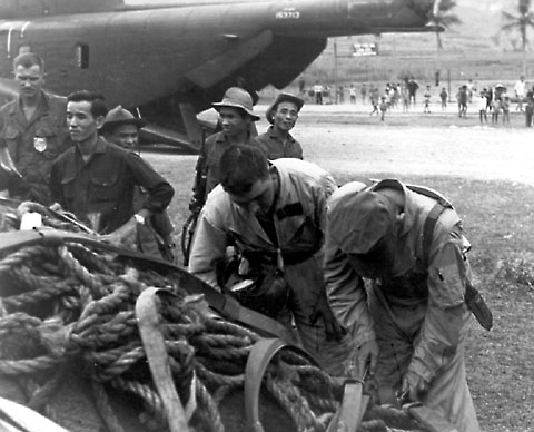 HMH-463 Crewmen Remove the Rigging