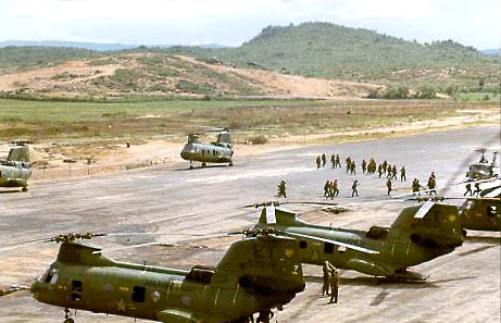 Grunts arrive at LZ Ross