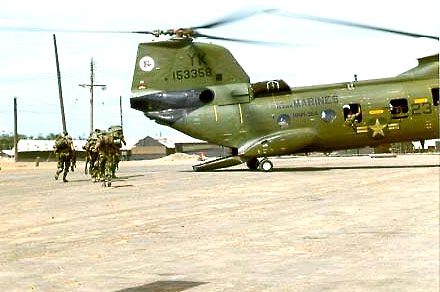 HMM-364 takes on a load of grunts