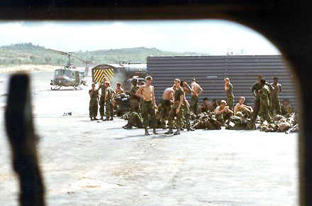 Grunts hang loose at LZ Ross